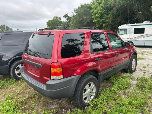 Red Fire Clearcoat Metallic 2004 Ford Escape XLT