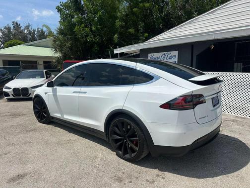 White 2016 Tesla Model X 75D Sport Utility 4D