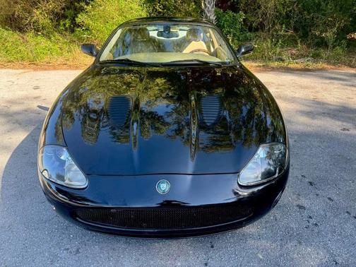 2006 Jaguar XKR Base