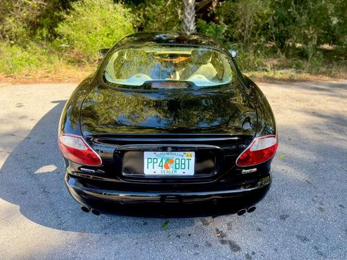 2006 Jaguar XKR Base