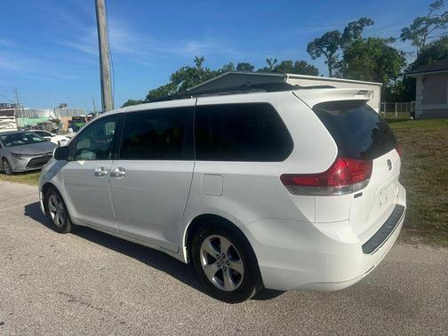 2012 Toyota Sienna LE