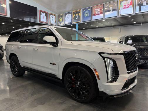 Vibrant White Tricoat 2026 Cadillac Escalade V-Series