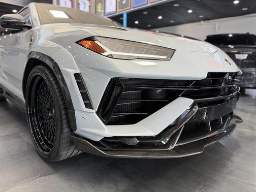 2024 Lamborghini Urus Performante