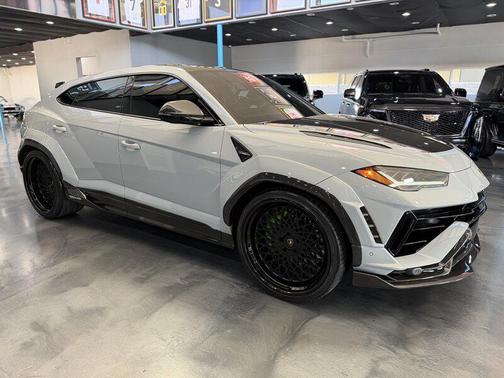 2024 Lamborghini Urus Performante