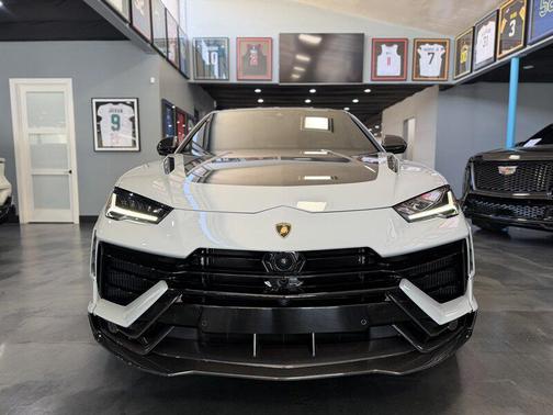2024 Lamborghini Urus Performante