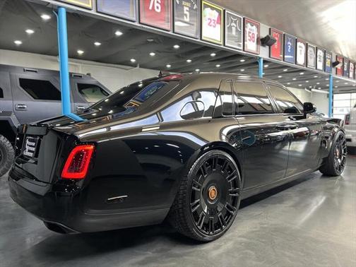 2022 Rolls-Royce Phantom Base