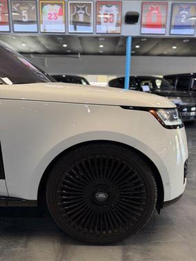 Icy White Special Effect Satin 2022 Land Rover Range Rover P530 SE