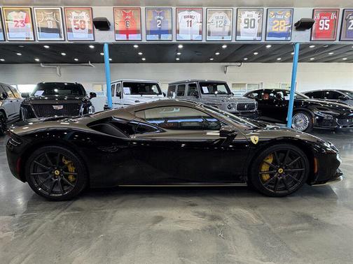 2025 Ferrari SF90 Spider 