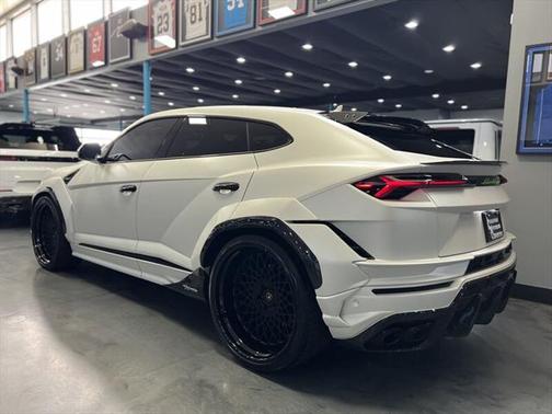 2024 Lamborghini Urus Performante