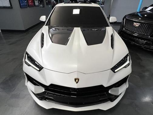 2024 Lamborghini Urus Performante