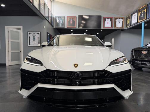 2025 Lamborghini Urus SE