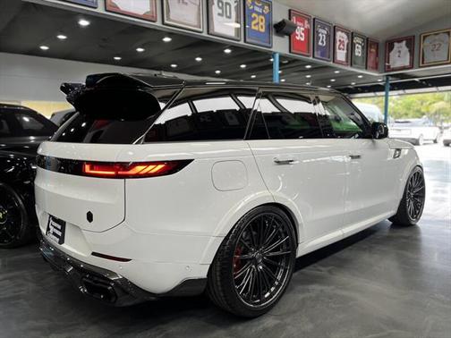 2025 Land Rover Range Rover Sport SE