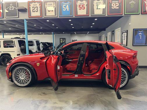 2025 Ferrari Purosangue 