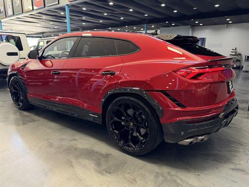 2024 Lamborghini Urus Performante