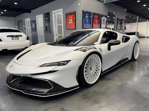 2022 Ferrari SF90 Spider 