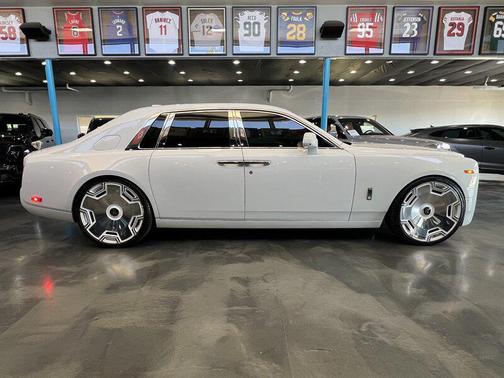 2024 Rolls-Royce Phantom 