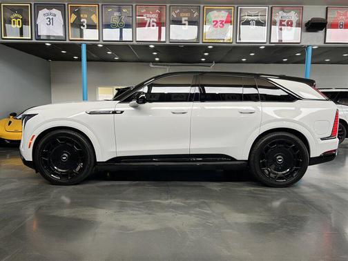 2025 Cadillac Escalade IQ Sport 2