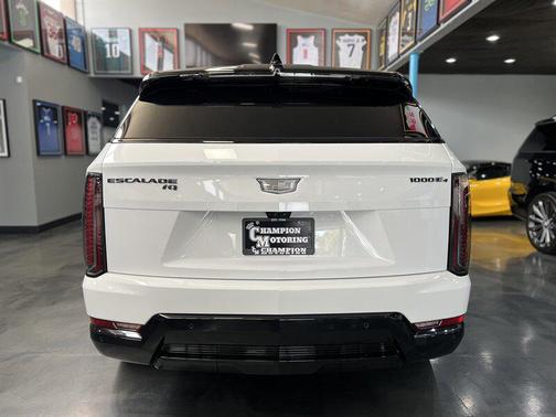 2025 Cadillac Escalade IQ Sport 2