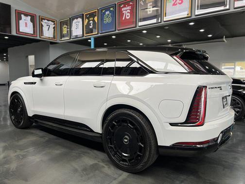 2025 Cadillac Escalade IQ Sport 2