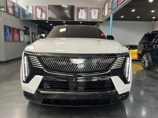 2025 Cadillac Escalade IQ Sport 2