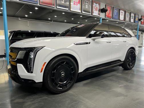2025 Cadillac Escalade IQ Sport 2