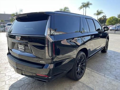 2025 Cadillac Escalade ESV Sport