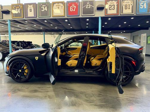 2025 Ferrari Purosangue 