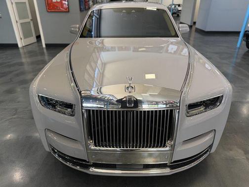 Gray 2024 Rolls-Royce Phantom