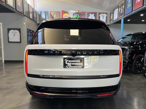 2025 Land Rover Range Rover P530 SE 7 Seat