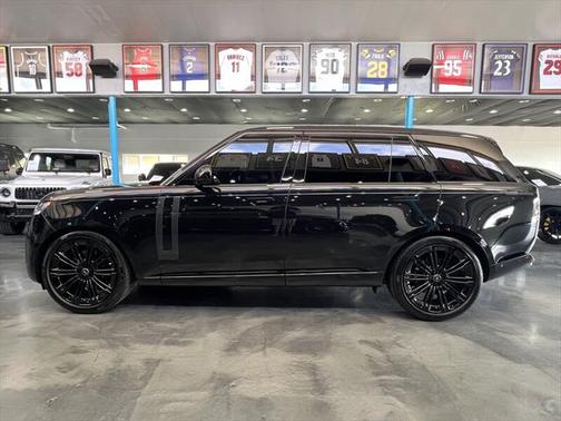 2025 Land Rover Range Rover P400 SE 7 Seat
