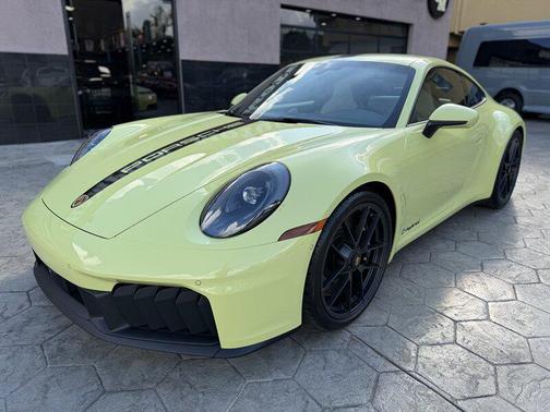 2026 Porsche 911 Carrera 4 GTS