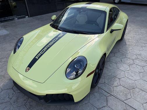 2026 Porsche 911 Carrera 4 GTS