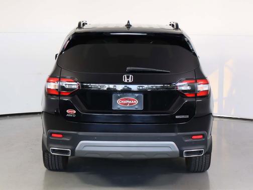 Crystal Black Pearl 2024 Honda Pilot