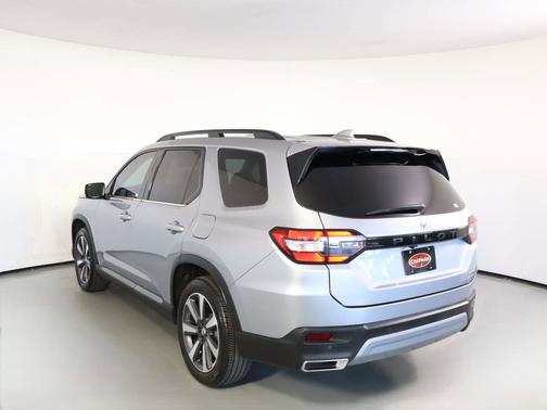 Lunar Silver Metallic 2025 Honda Pilot