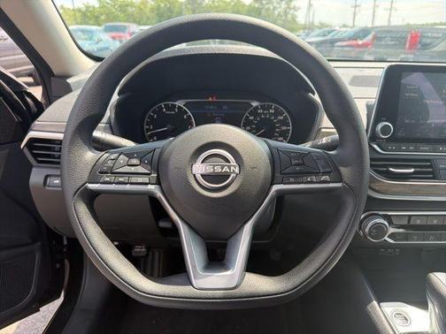 Super Black 2025 Nissan Altima SV