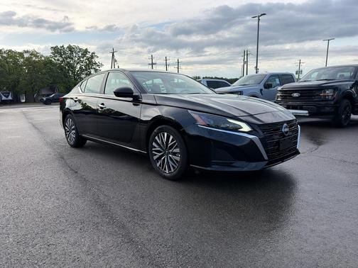 Super Black 2025 Nissan Altima SV