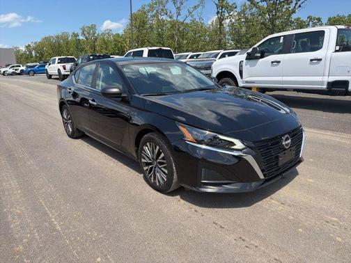 Super Black 2025 Nissan Altima SV