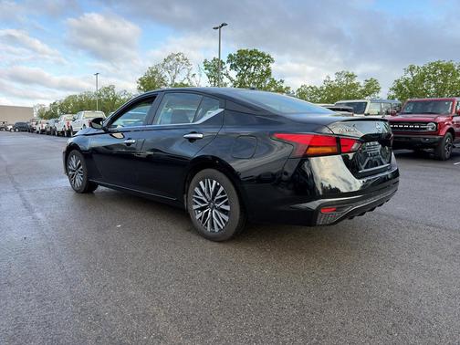 Super Black 2025 Nissan Altima SV