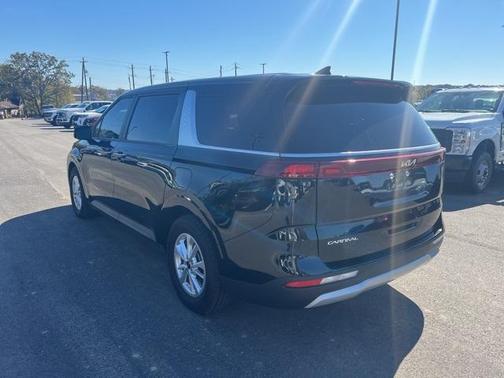 2023 Kia Carnival LX