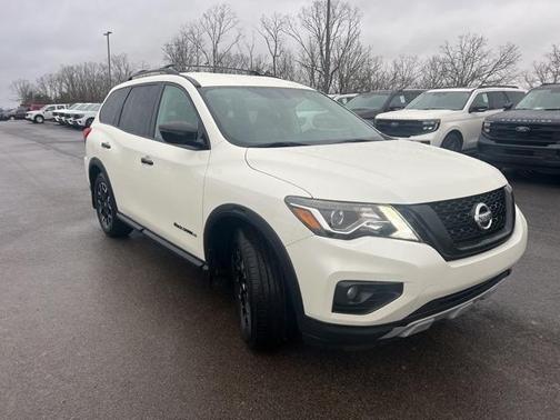 2020 Nissan Pathfinder SV