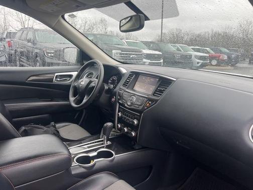 2020 Nissan Pathfinder SV