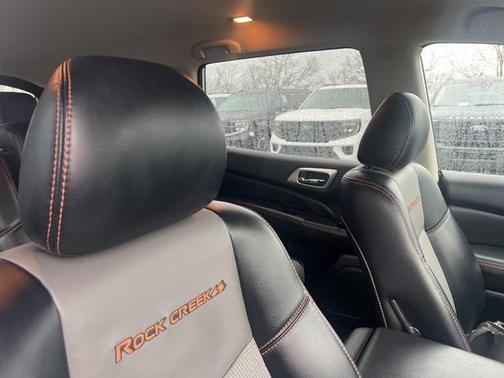 2020 Nissan Pathfinder SV