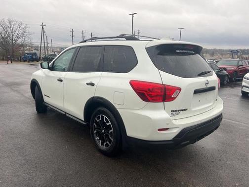 2020 Nissan Pathfinder SV