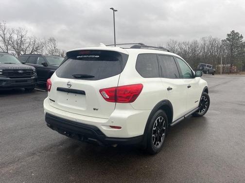 2020 Nissan Pathfinder SV