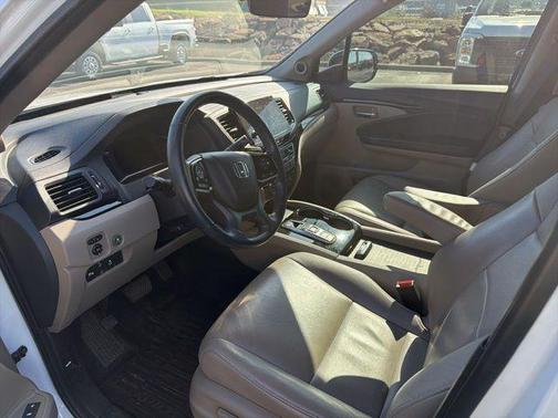 Silver 2021 Honda Pilot Touring 8-Passenger