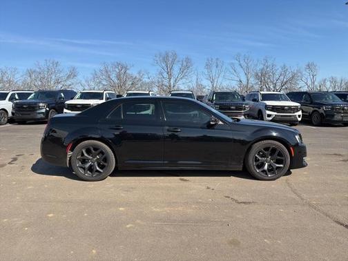 2021 Chrysler 300 Touring
