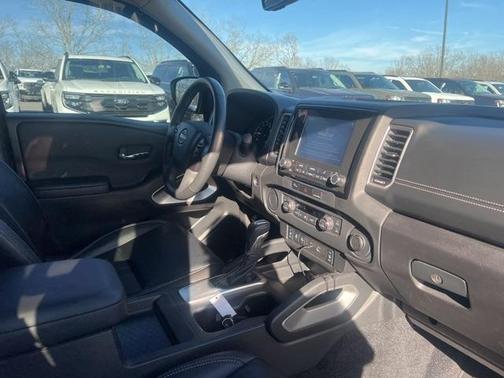 2024 Nissan Frontier SL