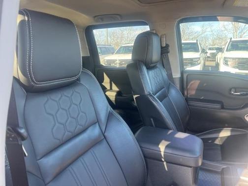 2024 Nissan Frontier SL