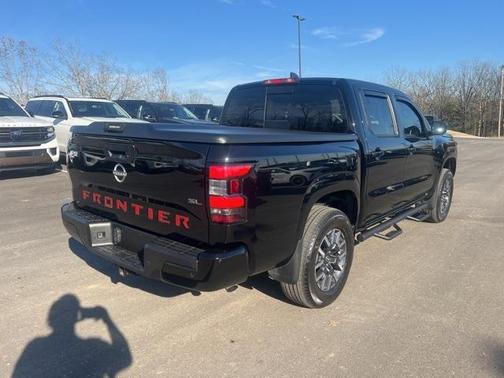 2024 Nissan Frontier SL