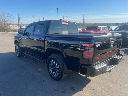2024 Nissan Frontier SL